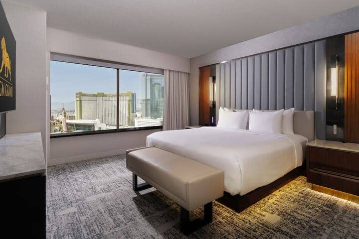 Room 52 of 111