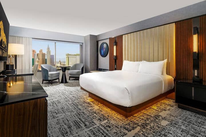 Room 42 of 111