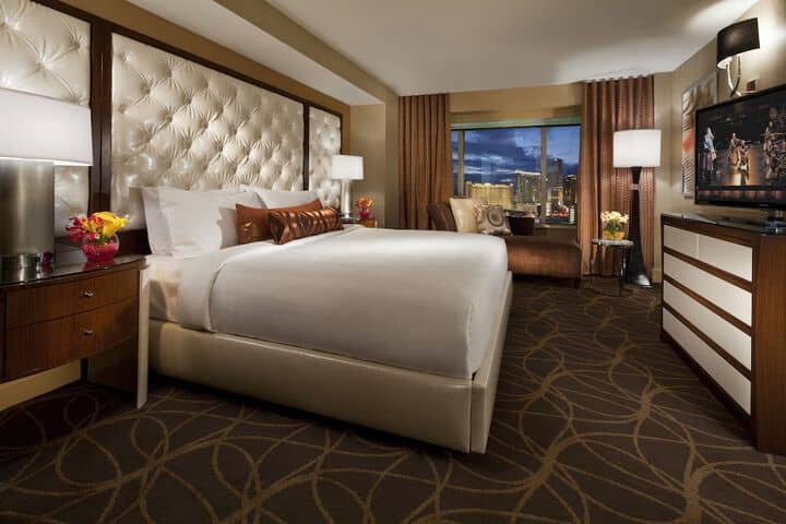 Room 10 of 111