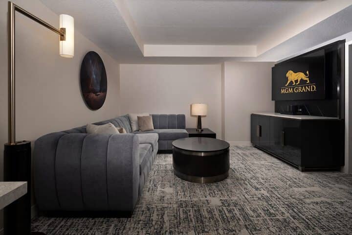 Room 44 of 111