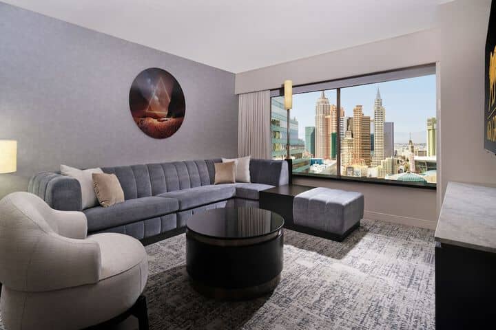 Room 53 of 111
